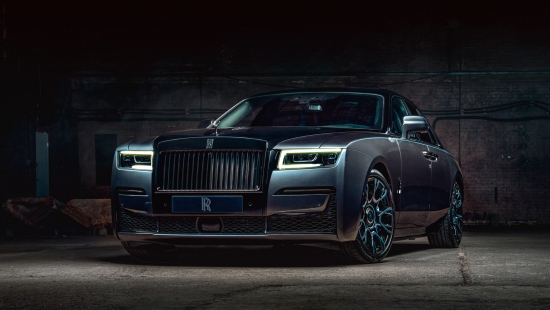 Rolls-Royce Black Badge Ghost atšķiras ar aprīkojumu